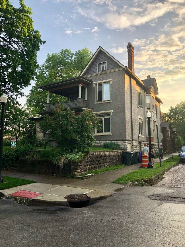 Vista de la calle de casa. - 1321 Highland St