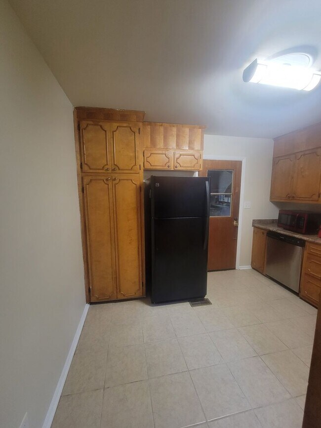 Foto del edificio - 3 Bedroom 2 Bathroom Home with One Car Attached Garage in Valley Park Homes Subdivision