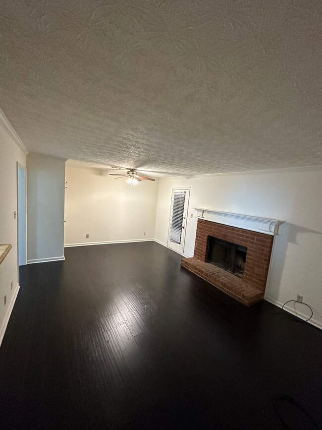 Building Photo - Beautiful Townhome in Lawrenceville!! AVAI...