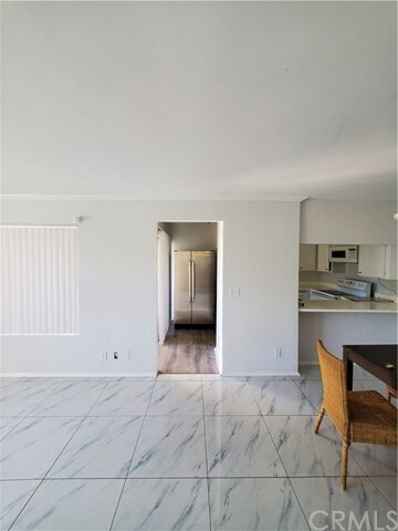 Foto del edificio - 18528 Mayall St