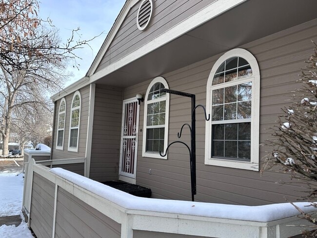 Building Photo - 2 Bedroom Townhome in Denver