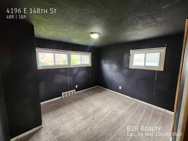 Building Photo - 4196 E 148th St
