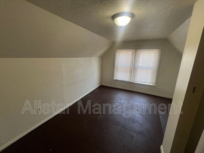Foto del edificio - 2246 E 86th St