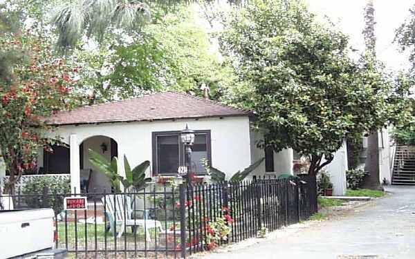 Building Photo - 4232-4234 Mary Ellen Ave