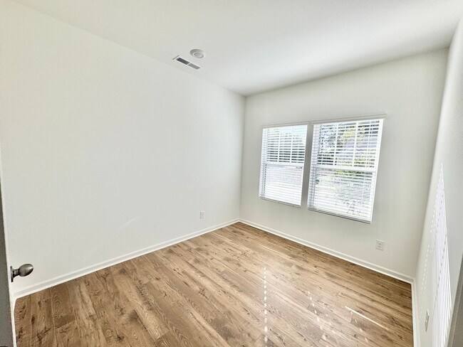 Foto del edificio - NEW CONSTRUCTION 4BD/2.5BTH home minutes from I-85 and shopping