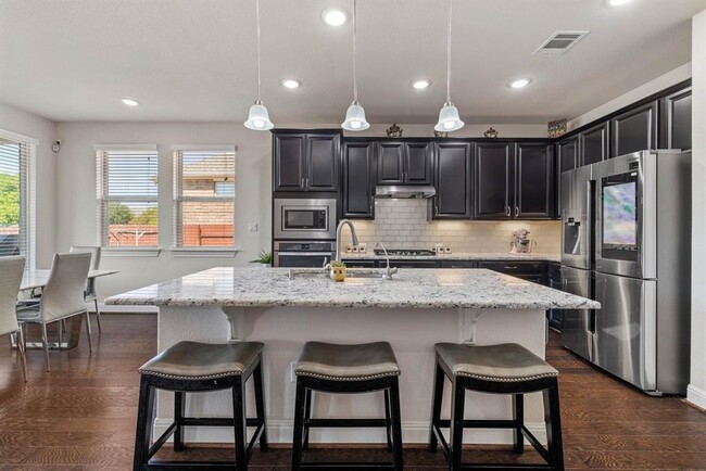 Foto del edificio - 4217 Privacy Hedge St