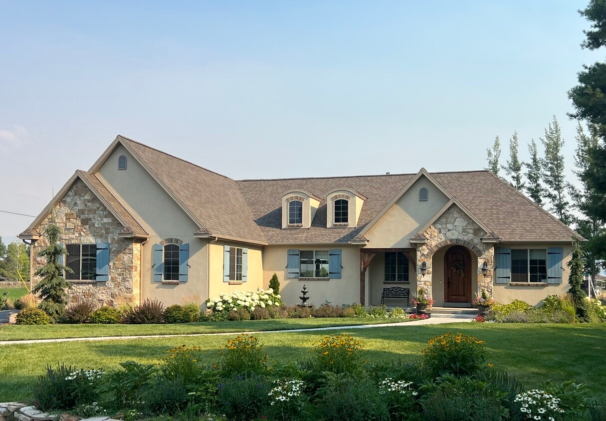 Primary Photo - 129 S 700 E