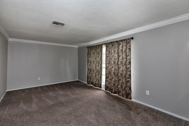 Building Photo - 4625 Folsom Dr
