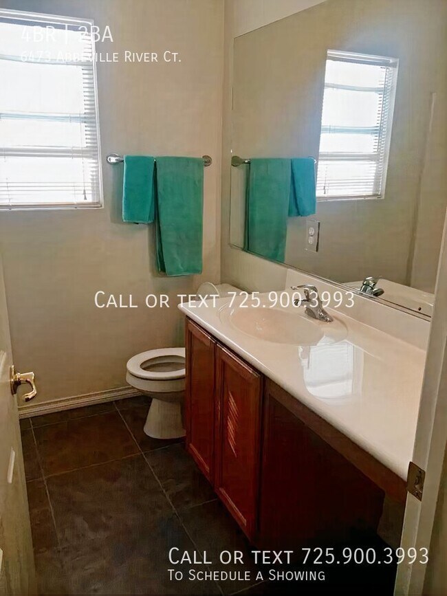 Foto del edificio - 4 Bedroom House, Backyard, Open Floor Plan...