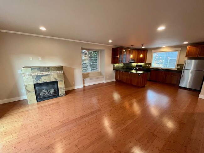Building Photo - Magnolia Townhome