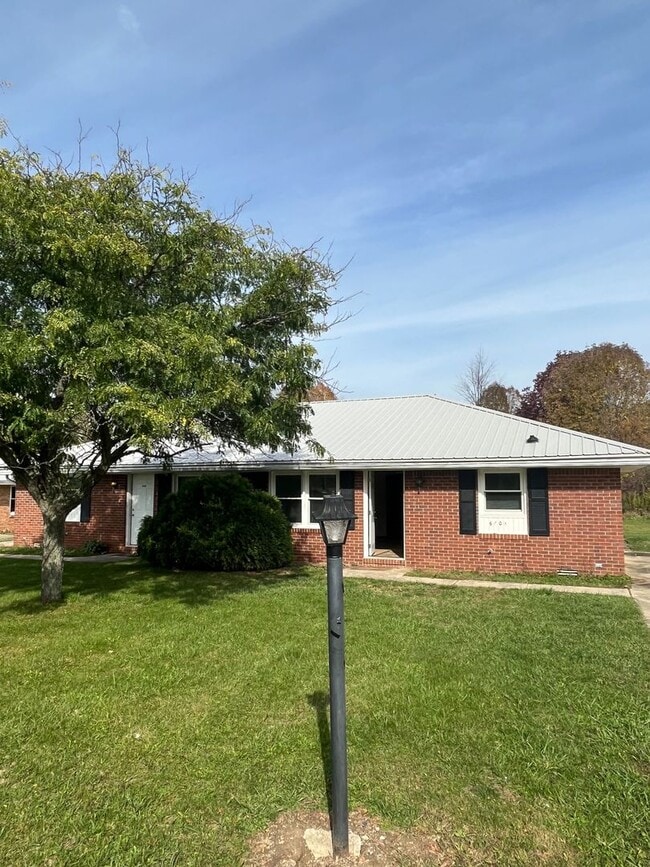 Building Photo - Welcome to the Fieldcrest Apartments!