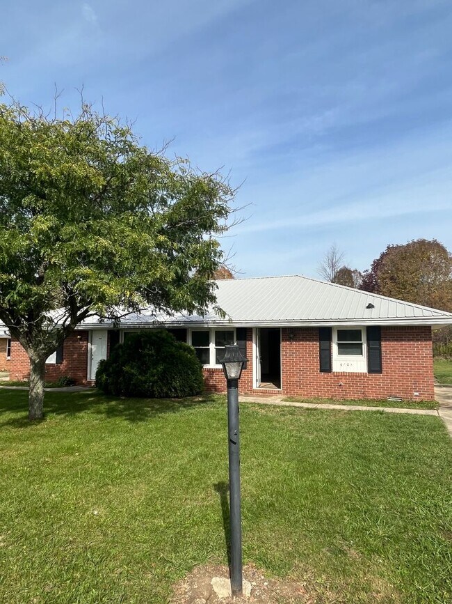 Foto del edificio - Welcome to the Fieldcrest Apartments!