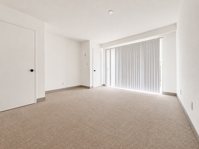 Building Photo - 921 Tennis Way