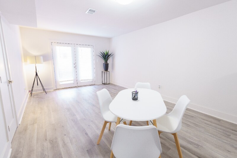 Foto principal - 3100 E Point St