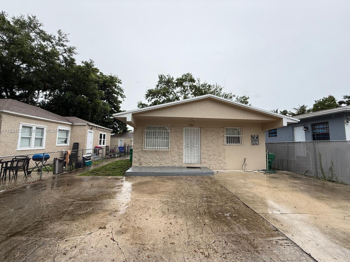 Primary Photo - 1745 NW 47th Terrace