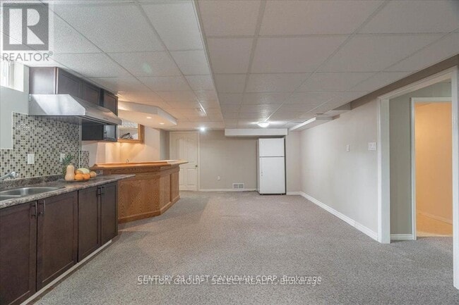 Building Photo - 5 Lavender Way