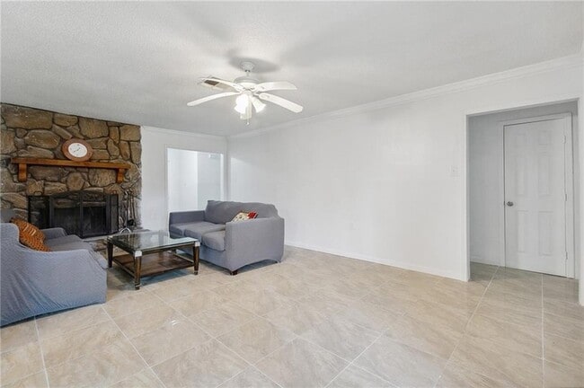 Building Photo - 2600 Cambridge Dr
