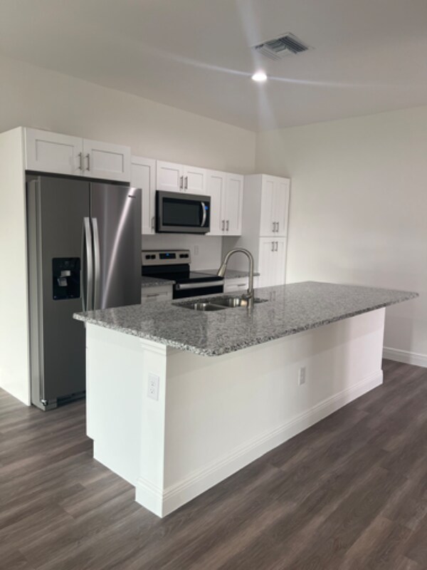 844 Holmes Ave Unit 844, Lehigh Acres, FL 33974 Room for Rent in