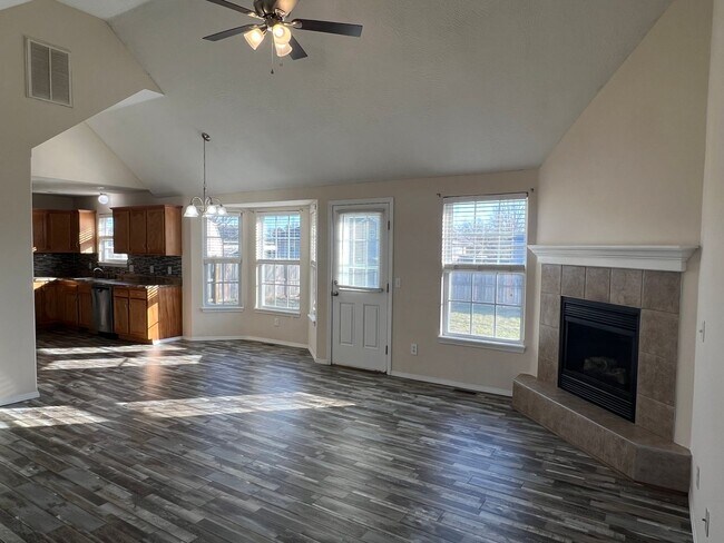Foto del edificio - Republic Schools - Gorgeous 4 Bed 2 Bath 2 Car Garage For Rent