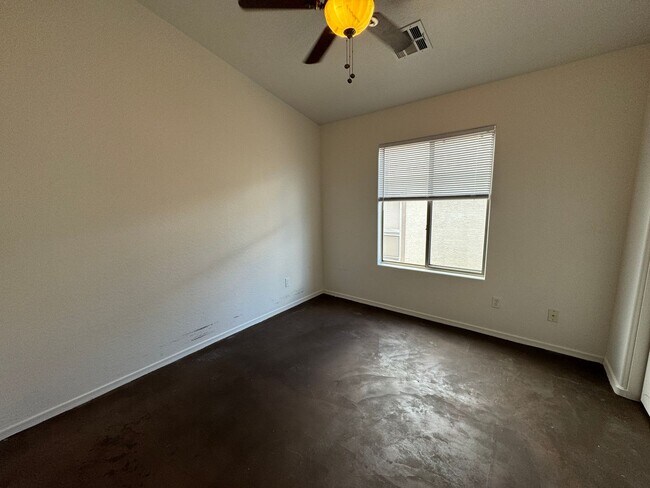 Foto del edificio - 7645 N Summit Pass