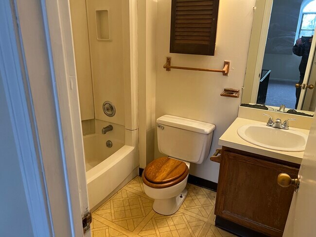 Foto del edificio - 17 Charter Oak Pl