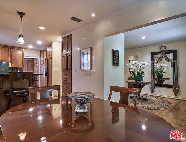 Foto del edificio - 2229 S Beverly Dr