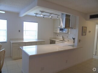 Building Photo - 219 Normandy Ln