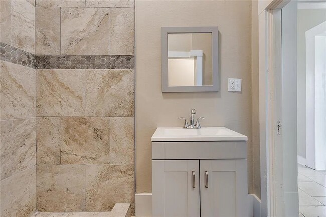 Foto del edificio - 423 E Sears St