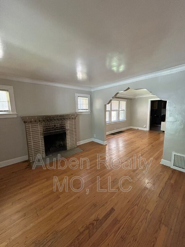 Foto del edificio - 5345 Charlotte St