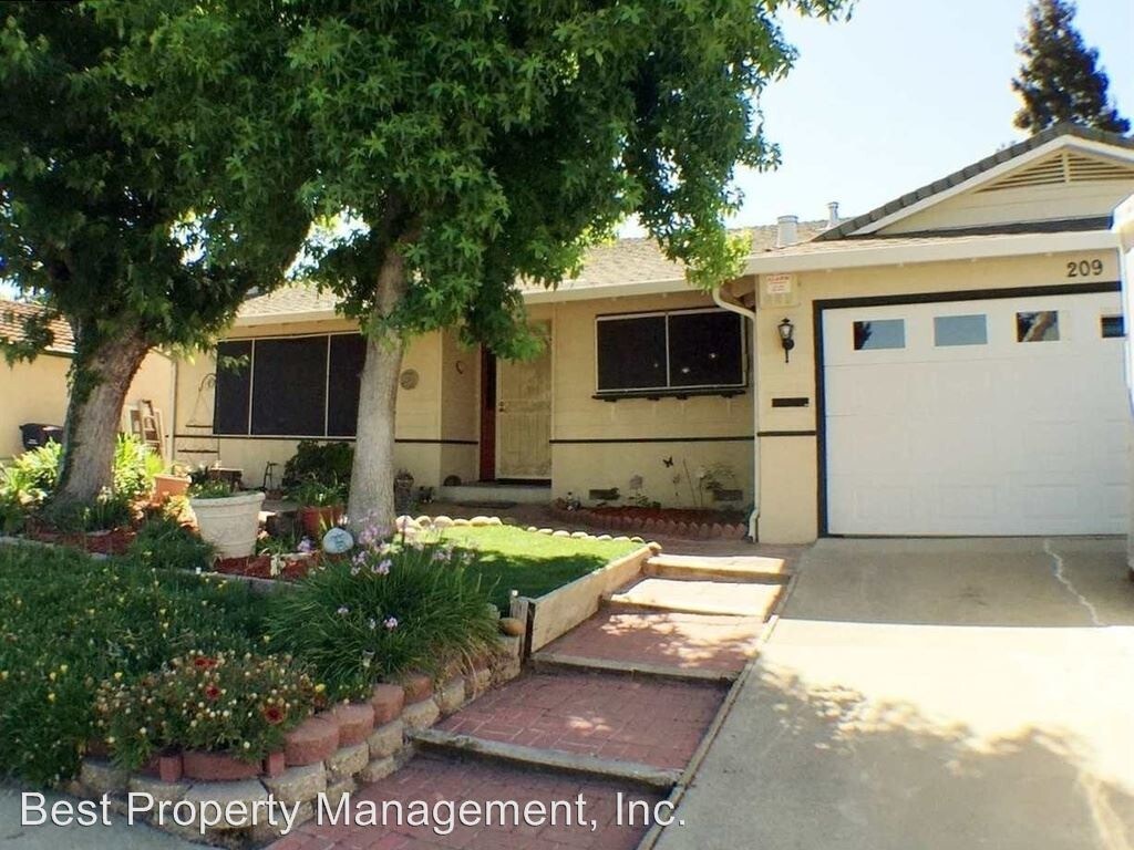 Foto principal - 3 br, 2 bath House - 209 Longview Ct
