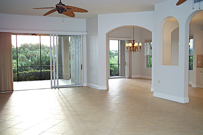 Building Photo - 9031 Cherry Oaks Tr