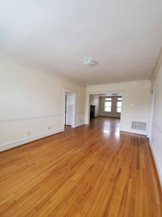 Building Photo - 5861 Nina Pl