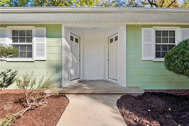 Building Photo - 918 Harris St