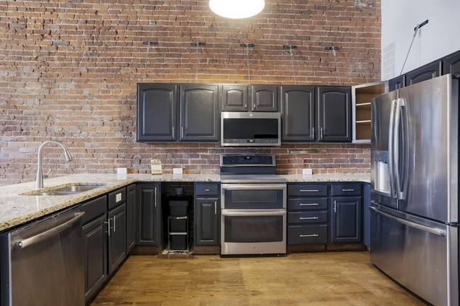Building Photo - Historic Downtown Loft with Reserved Parking