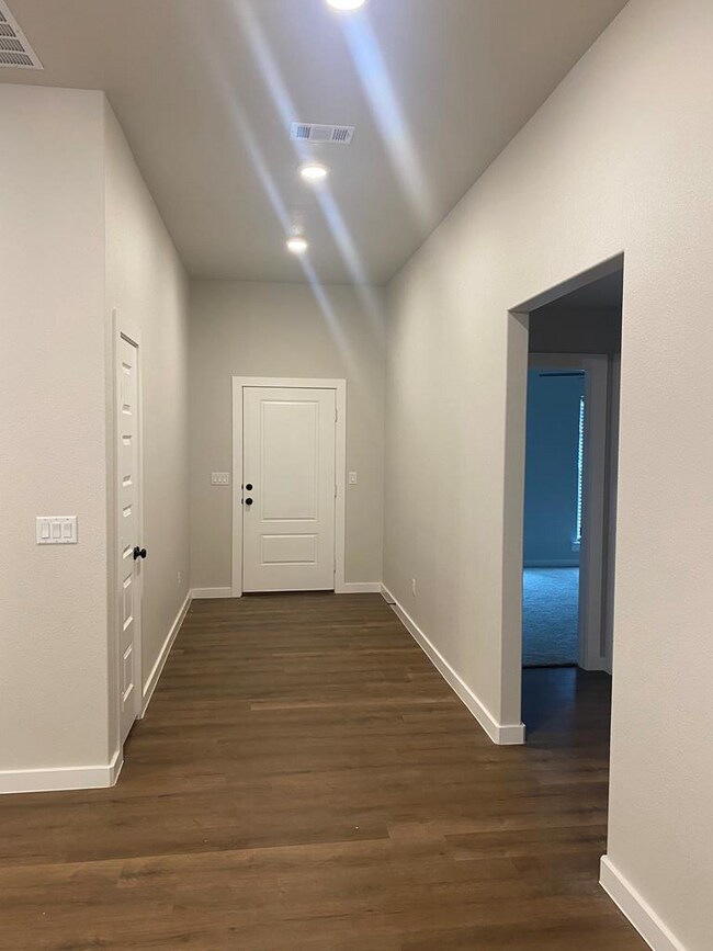 Foto del edificio - 329 Trailblazer Ln