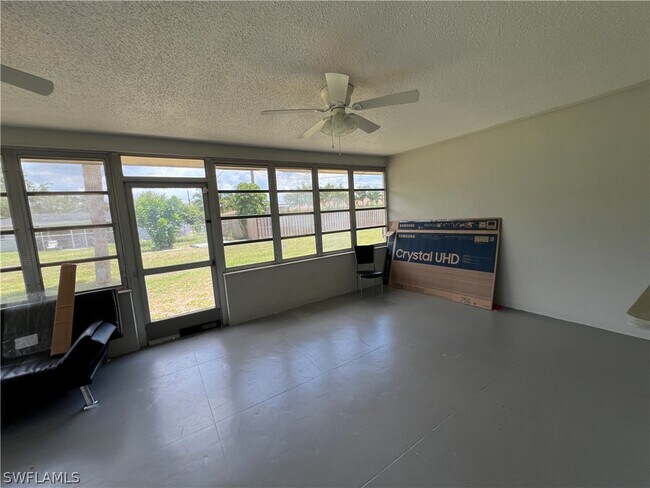 Foto del edificio - 1920 W Lakeview Blvd