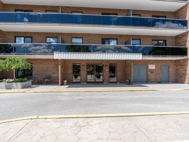 Photo du bâtiment - Centennial Park Place Apartments