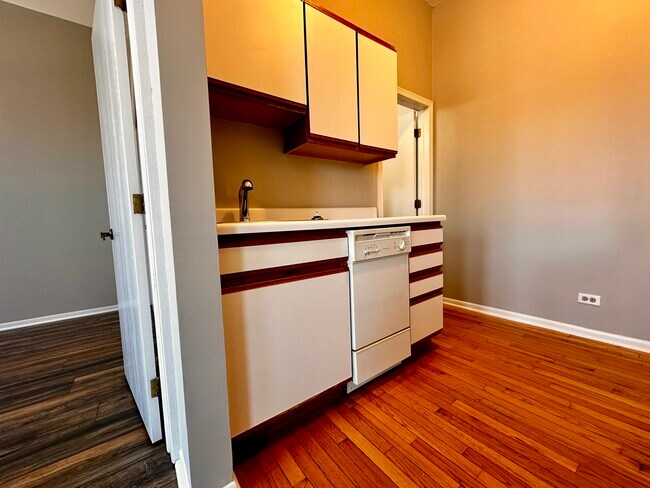 Foto del edificio - 556 W 37th St