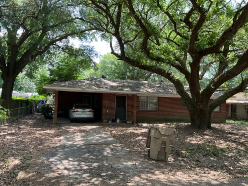 Primary Photo - 310 Azalea Dr