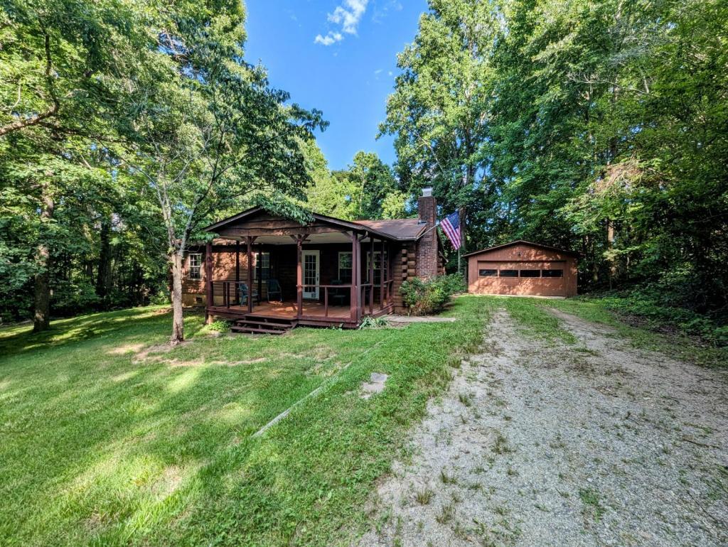 Primary Photo - 747 S Ingleside Farm Rd