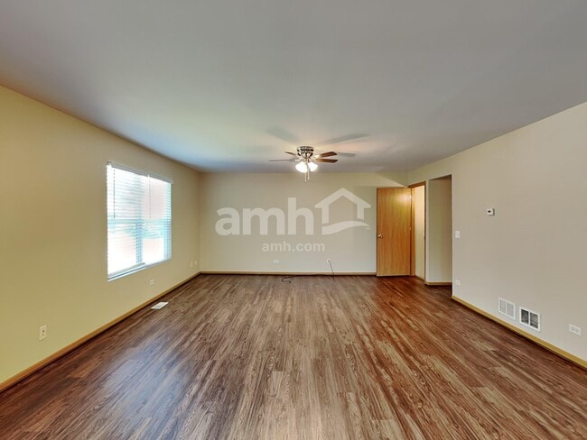 Building Photo - 329 Verbena Ln