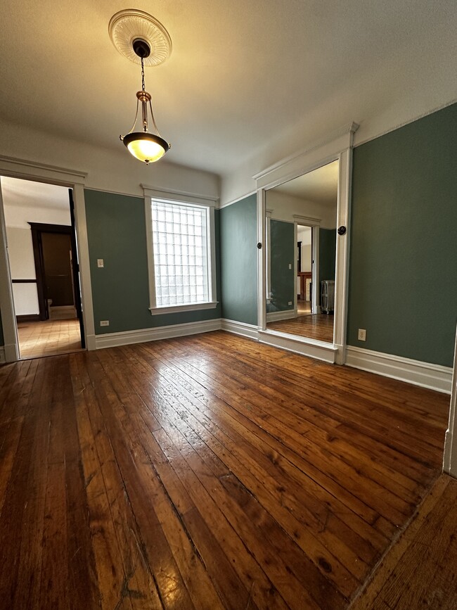 Foto del edificio - 3427 W Adams St