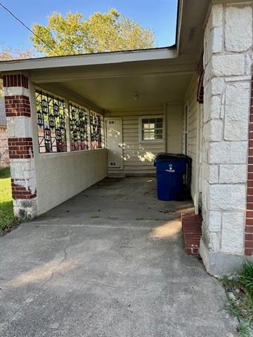 Building Photo - 310 E Beech St