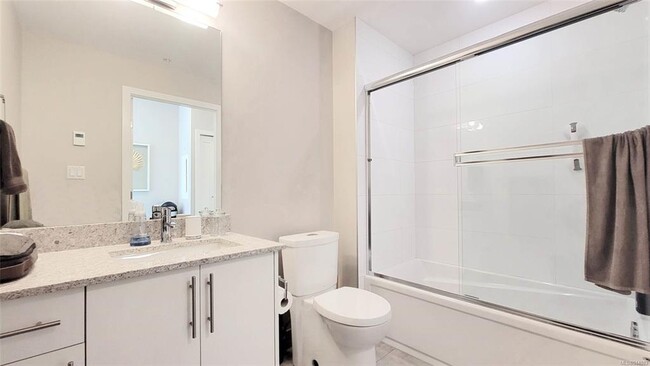 primary bedroom bathroom - 1018 Inverness Rd