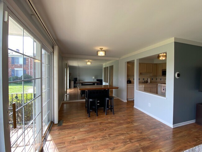 Foto del edificio - 500 Fox Hills Dr N