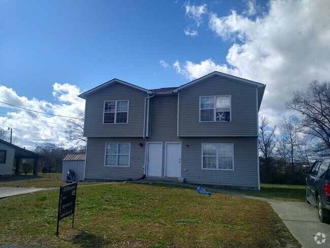 Duplex 1033 unit on the right side - 1035 Bluebird Ln
