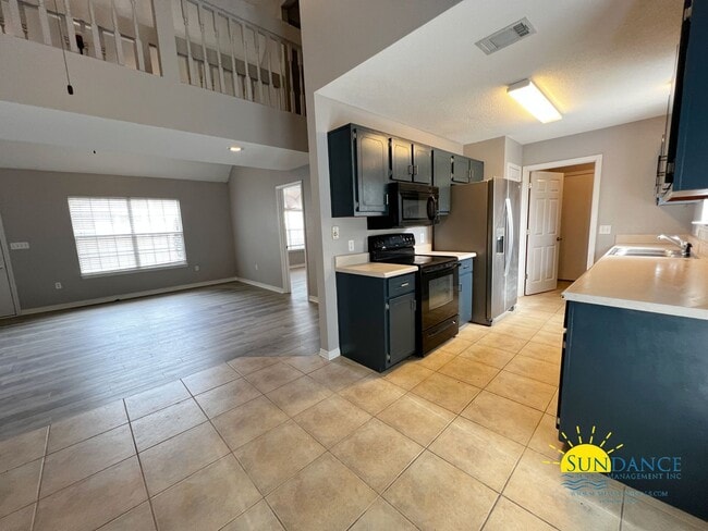 Building Photo - Renovated  5 Bedroom Home located on a cul...
