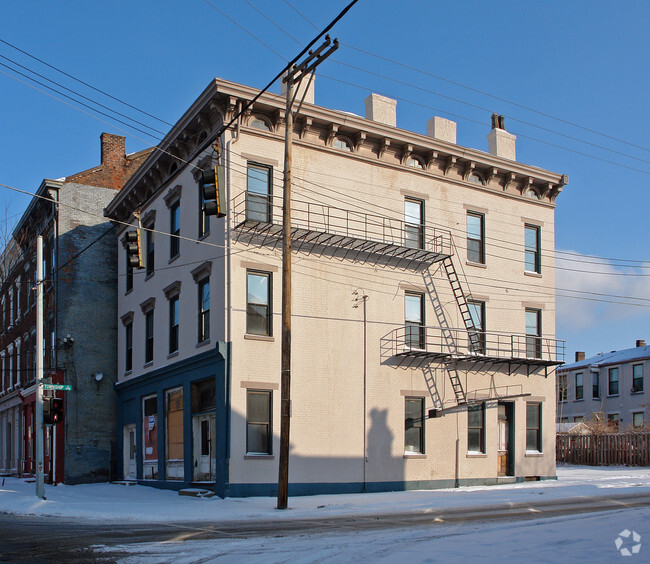 Foto del edificio - 2900-2902 Colerain Ave