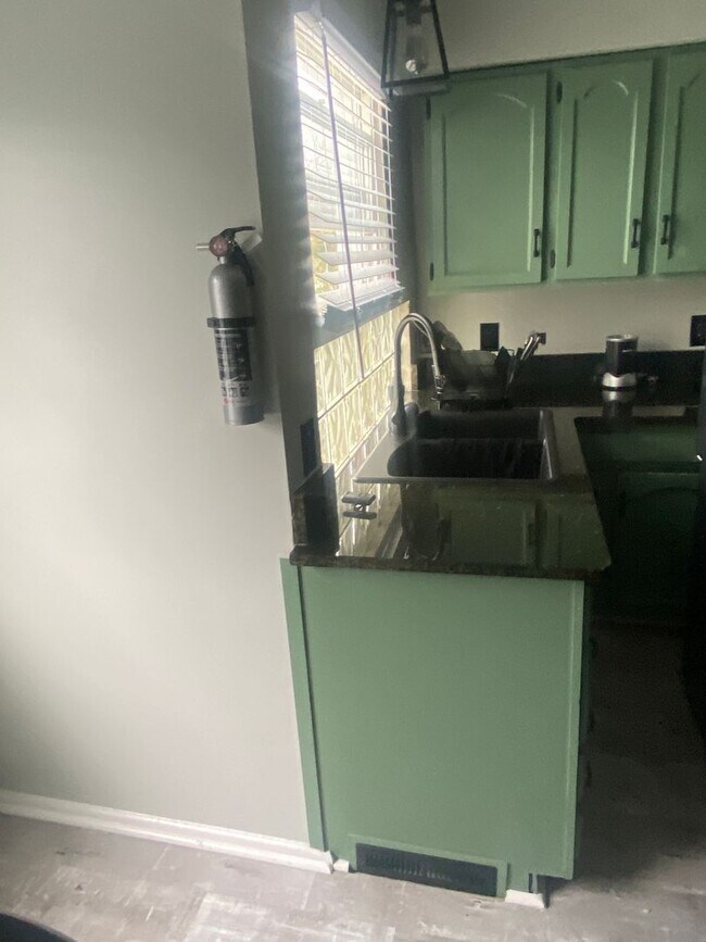 Building Photo - 448-450 Alter