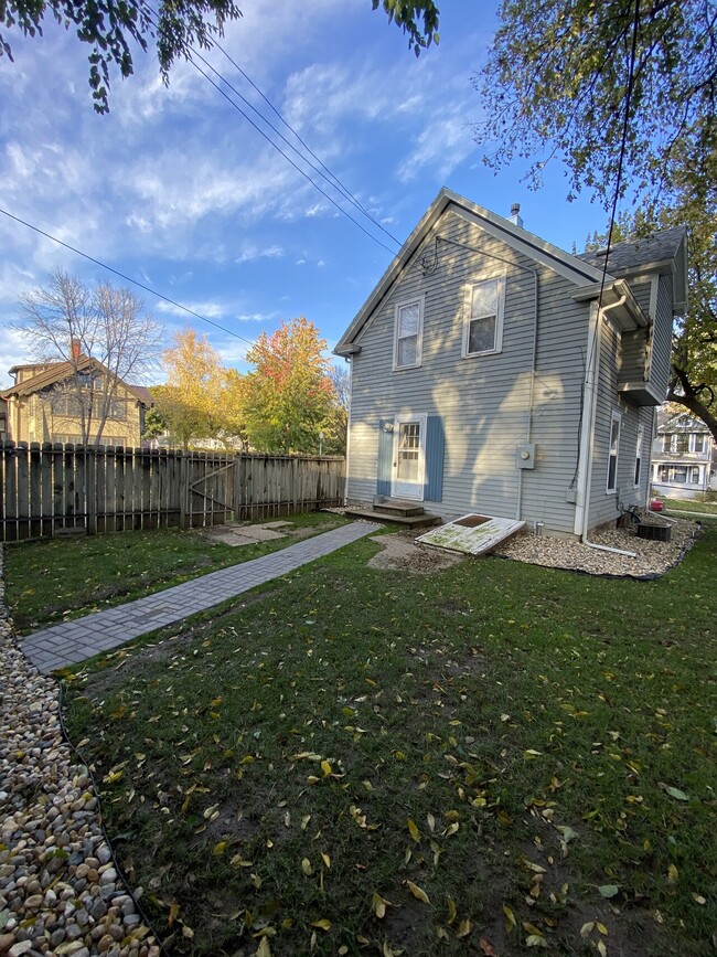 Building Photo - 1401 S Phillips Ave